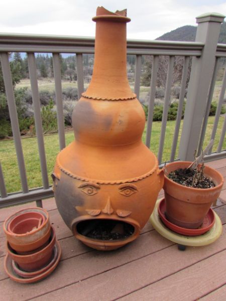 CLAY OUTDOOR FIRE PLACE & 4 POTS