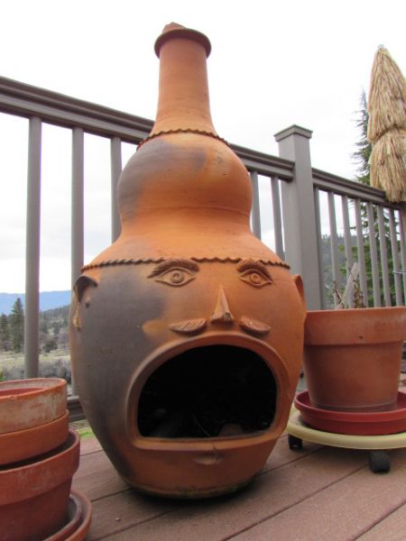 CLAY OUTDOOR FIRE PLACE & 4 POTS