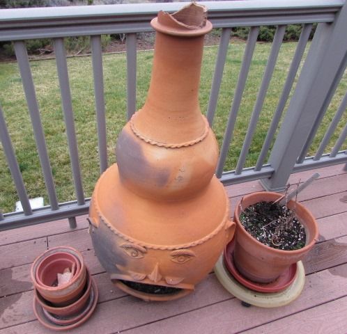 CLAY OUTDOOR FIRE PLACE & 4 POTS