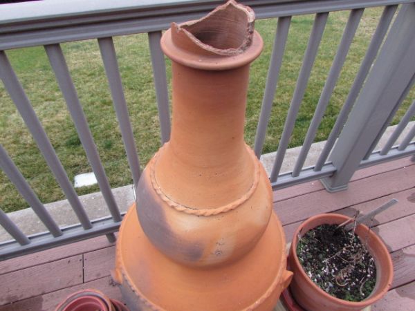 CLAY OUTDOOR FIRE PLACE & 4 POTS