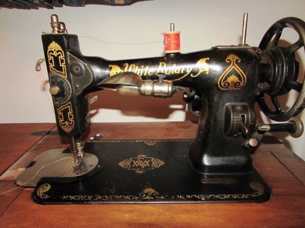 ANTIQUE WHITE SEWING MACHINE WITH CABINET