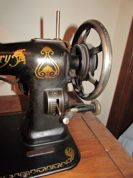 ANTIQUE WHITE SEWING MACHINE WITH CABINET