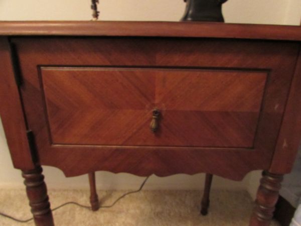 ANTIQUE WHITE SEWING MACHINE WITH CABINET