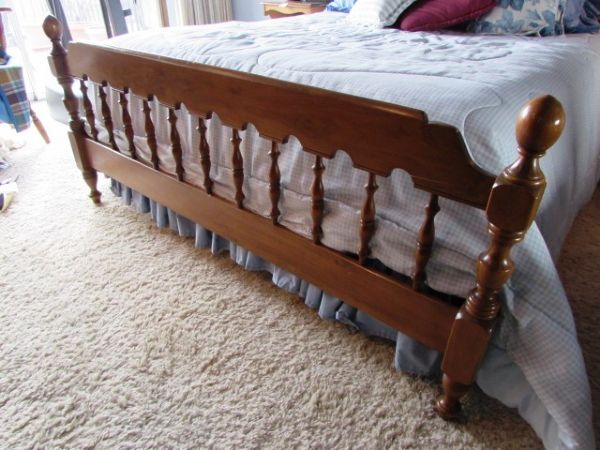 EARLY AMERICAN STYLE HARDWOOD QUEEN SIZE BED, MATTRESS, BOX SPRING & LINENS