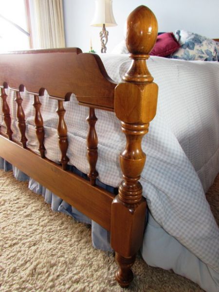 EARLY AMERICAN STYLE HARDWOOD QUEEN SIZE BED, MATTRESS, BOX SPRING & LINENS