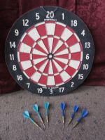 DOUBLE SIDED DART BOARD WITH DARTS