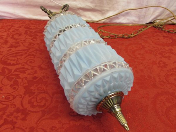 LOVELY VINTAGE BLUE DIAMOND POINT GLASS HANGING LAMP
