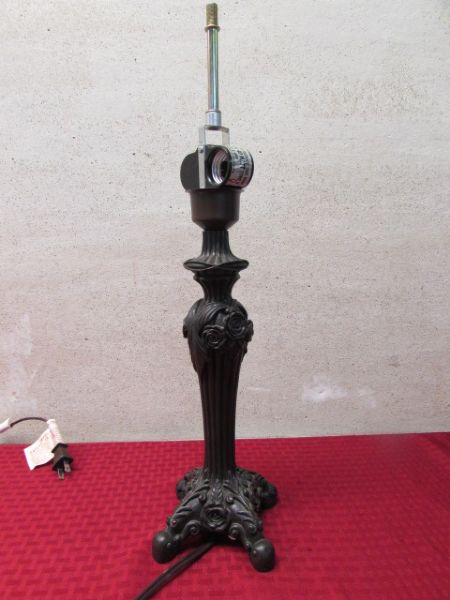 PRETTY ANTIQUED SCULPTED TABLE LAMP 