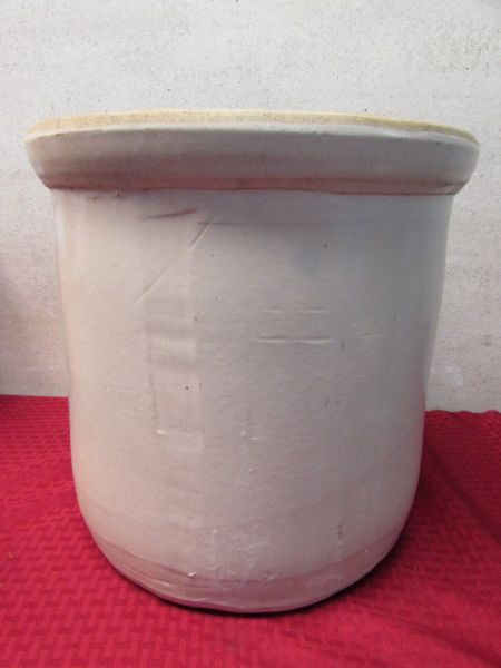 VERY NICE PACIFIC STONEWARE CO. 5 GALLON CROCK.