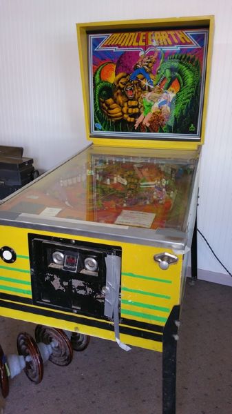 ATARI MIDDLE EARTH PINBALL MACHINE