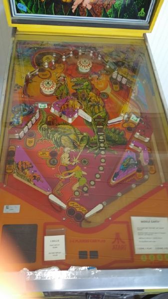 ATARI MIDDLE EARTH PINBALL MACHINE