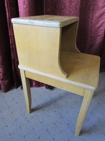 MID CENTURY MODERN STEP END TABLE/NIGHT STAND 