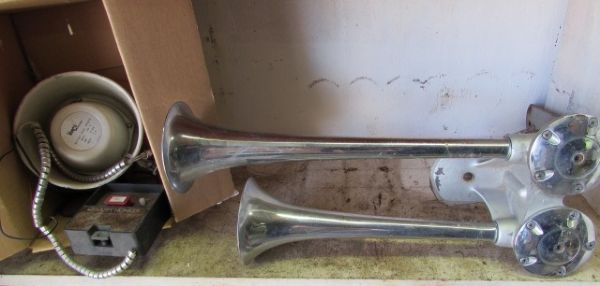 HAPPY HONKER MUSICAL HORN AND CHROME AIR HORNS