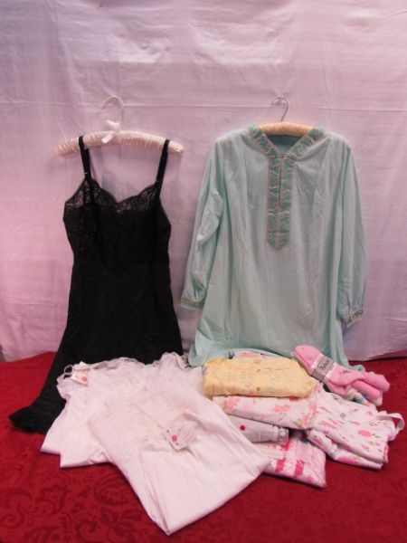 NEVER WORN VINTAGE LINGERIE & PAJAMAS FOR THE LADIES 