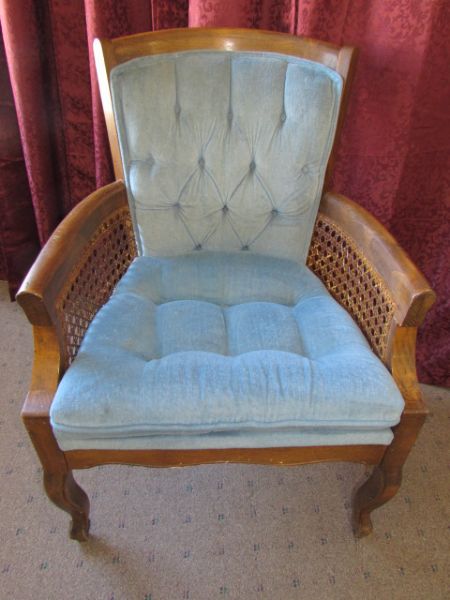 ELEGANT VINTAGE CARVED WOOD CHAIR WITH UPHOLSTERED SEAT & BACK