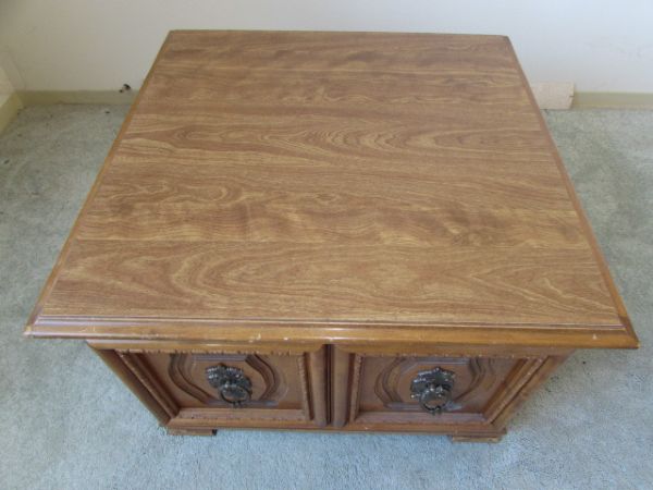 MATCHING SQUARE END TABLE