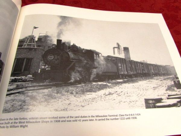 VINTAGE COLLECTIBLE PENNSYLVANIA RAILROAD CALENDAR PRINT & 4 TRAIN THEMED BOOKS 