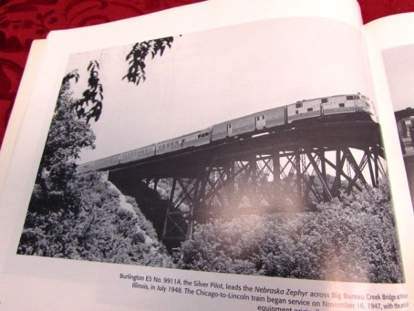 VINTAGE COLLECTIBLE PENNSYLVANIA RAILROAD CALENDAR PRINT & 4 TRAIN THEMED BOOKS 