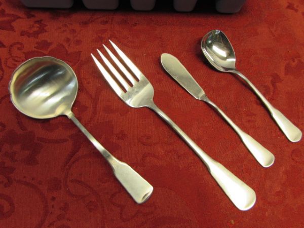 NICE STAINLESS STEEL FLATWARE IN ORGANIZER 