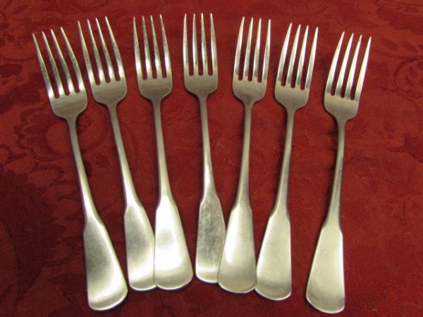 NICE STAINLESS STEEL FLATWARE IN ORGANIZER 