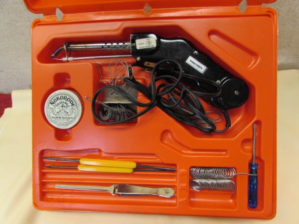 SOLDERING GUN WITH SUPPLIES IN CASE