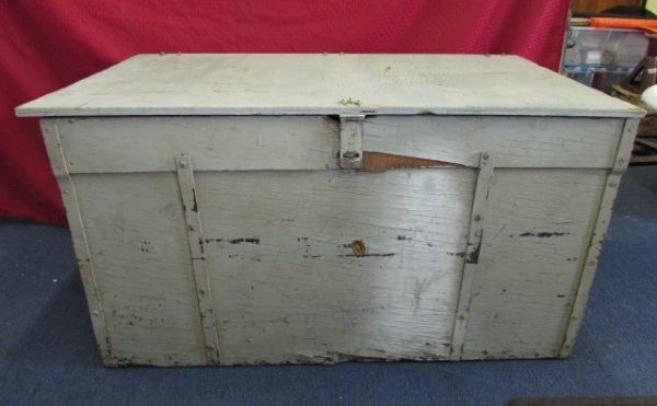 RUSTIC WOOD CHEST