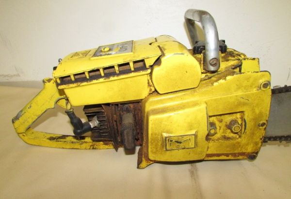 MCCULLOCH MODEL 1-40 CHAINSAW