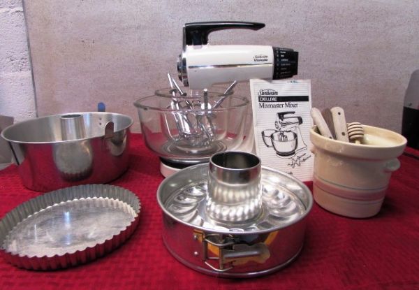 12 SPEED MIXER WITH BAKING PANS