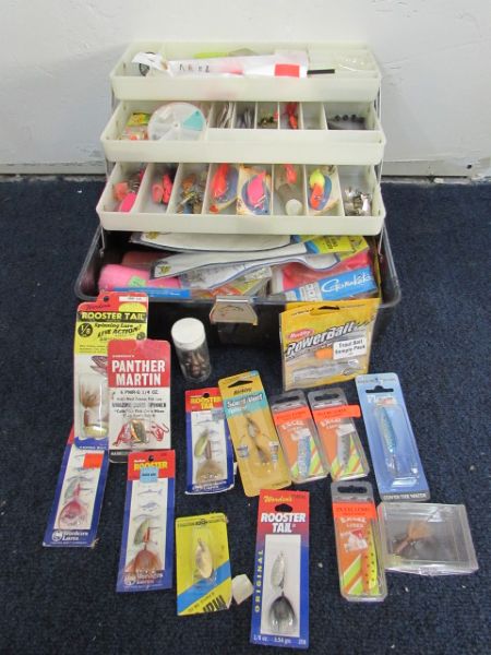 VINTAGE OLD PAL TACKLE BOX WITH LOTS OF FISHING SUPPLIES