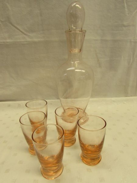 ELEGANT PINK GLASS DECANTER & GLASS SET, HAVERHILL'S CORK JET & OLD WORLD DÉCOR 