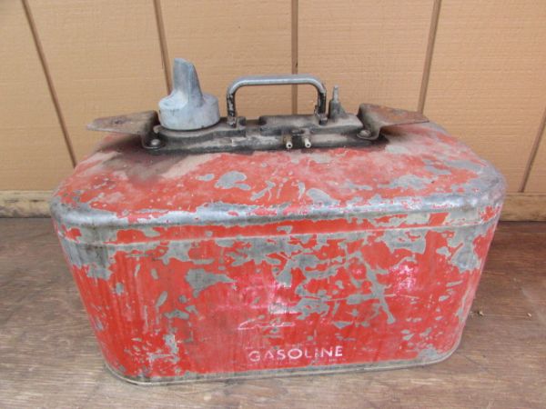 VINTAGE METAL EVINRUDE GAS CAN