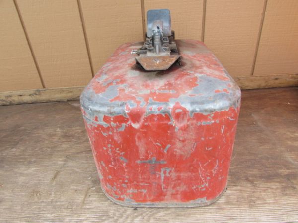 VINTAGE METAL EVINRUDE GAS CAN