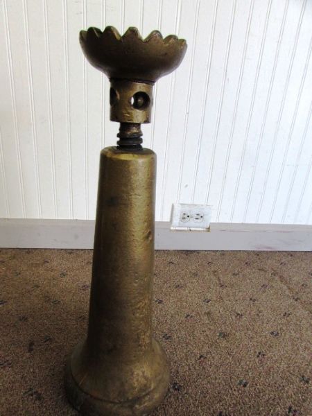 VINTAGE HEAVY DUTY JACK STAND