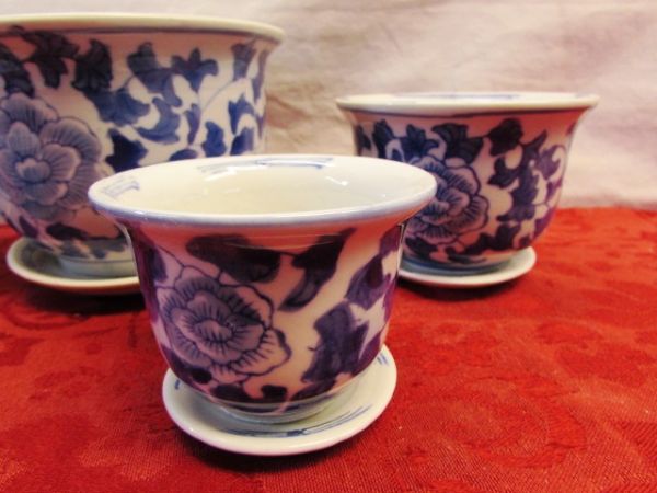 NEW!  FIVE LOVELY CERAMIC FLOWER POTS WITH SAUCERS 