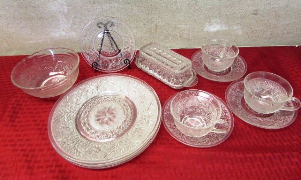 GORGEOUS VINTAGE SANDWICH GLASS SET BY HOCKING & COVERED BUTTER DISH