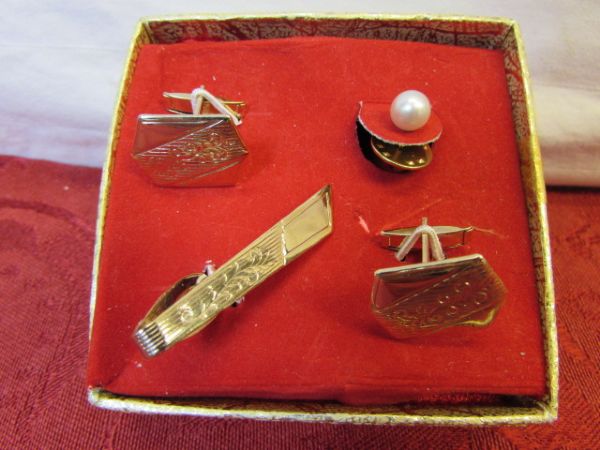 VINTAGE ACCESSORIES FOR MEN - QUARTZ WATCH, CUFF LINKS & TIE CLIP SET, NAIL SET & PHOTON MICRO LIGHT 