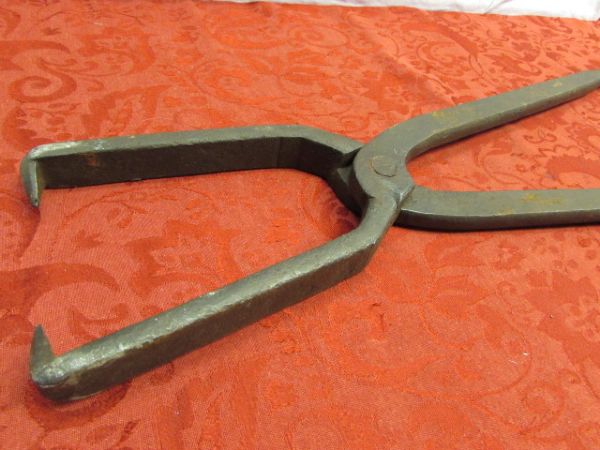 AWESOME GIANT BLACKSMITH TONGS IN WORKING VINTAGE CONDITION