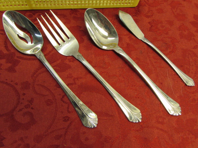 Lot Detail - HIGH QUALITY 18/8 STAINLESS STEEL TOWLE FLATWARE & PRETTY Towle Stainless Steel Flatware 18 8