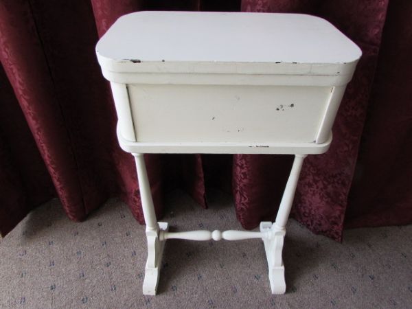 CUTE LITTLE SHABBY CHIC TABLE