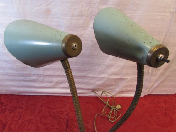 COOL INDUSTRIAL MID CENTURY MODERN DOUBLE HEADED GOOSE NECK LAMP WITH CONE SHADES 