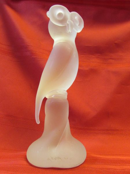 ADORABLE VINTAGE HAND BLOWN GLASS OWL STATUE - 12 TALL