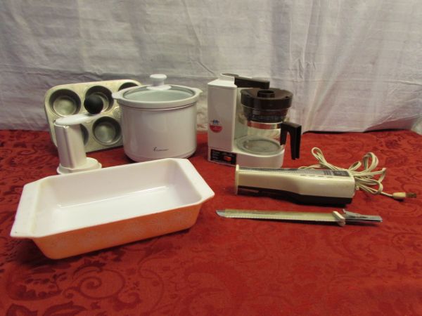 GREAT KITCHEN GADGETS - CROCK POT, MINI DRIP COFFEE POT, ELECTRIC CARVING KNIFE, ROTARY GRATER  PYREX & MORE