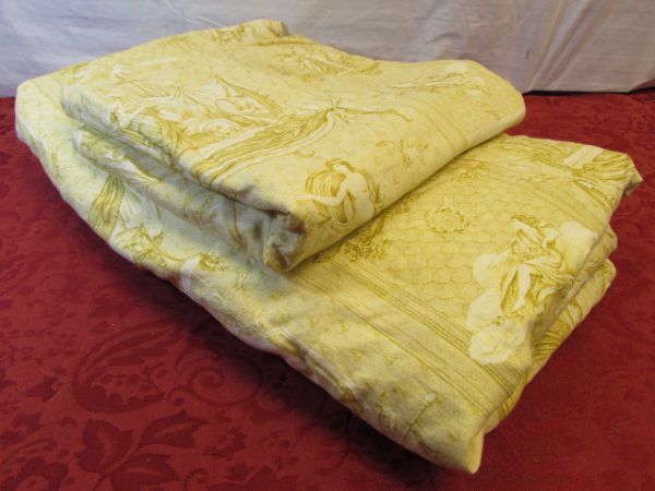 BED SPREAD WITH ELEGANT GOLDEN YELLOW GRECO-ROMAN PRINT 