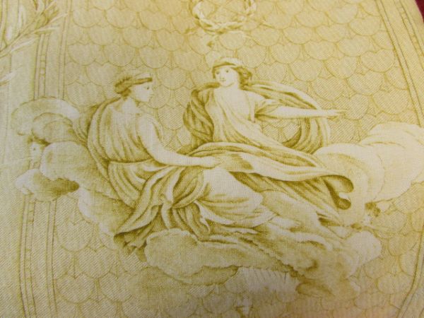 BED SPREAD WITH ELEGANT GOLDEN YELLOW GRECO-ROMAN PRINT 