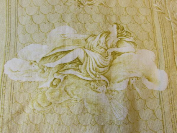 BED SPREAD WITH ELEGANT GOLDEN YELLOW GRECO-ROMAN PRINT 