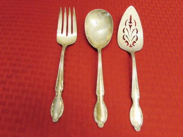 ELEGANT VINTAGE ROGERS & BROS. SILVER PLATE SERVING FORK, SPOON & PIE SERVER