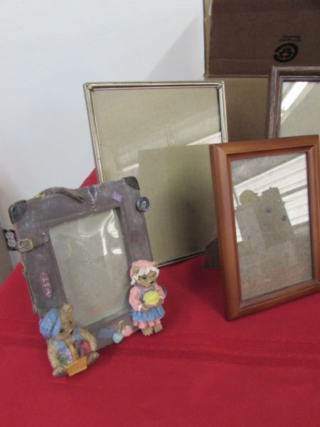 LARGE COLLECTION OF PICTURE FRAMES