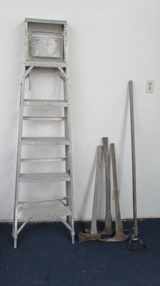 SIX FOOT ALUMINUM LADDER AND YARD WORKING TOOLS