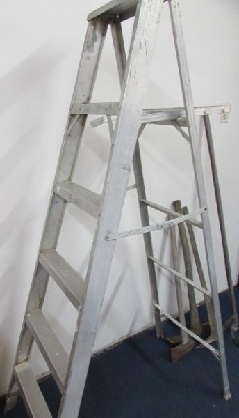 SIX FOOT ALUMINUM LADDER AND YARD WORKING TOOLS