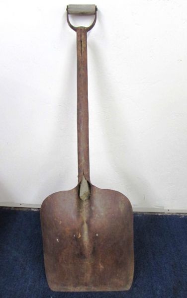 LARGE SCOOP COAL SHOVEL IN WORKING VINTAGE CONDITION